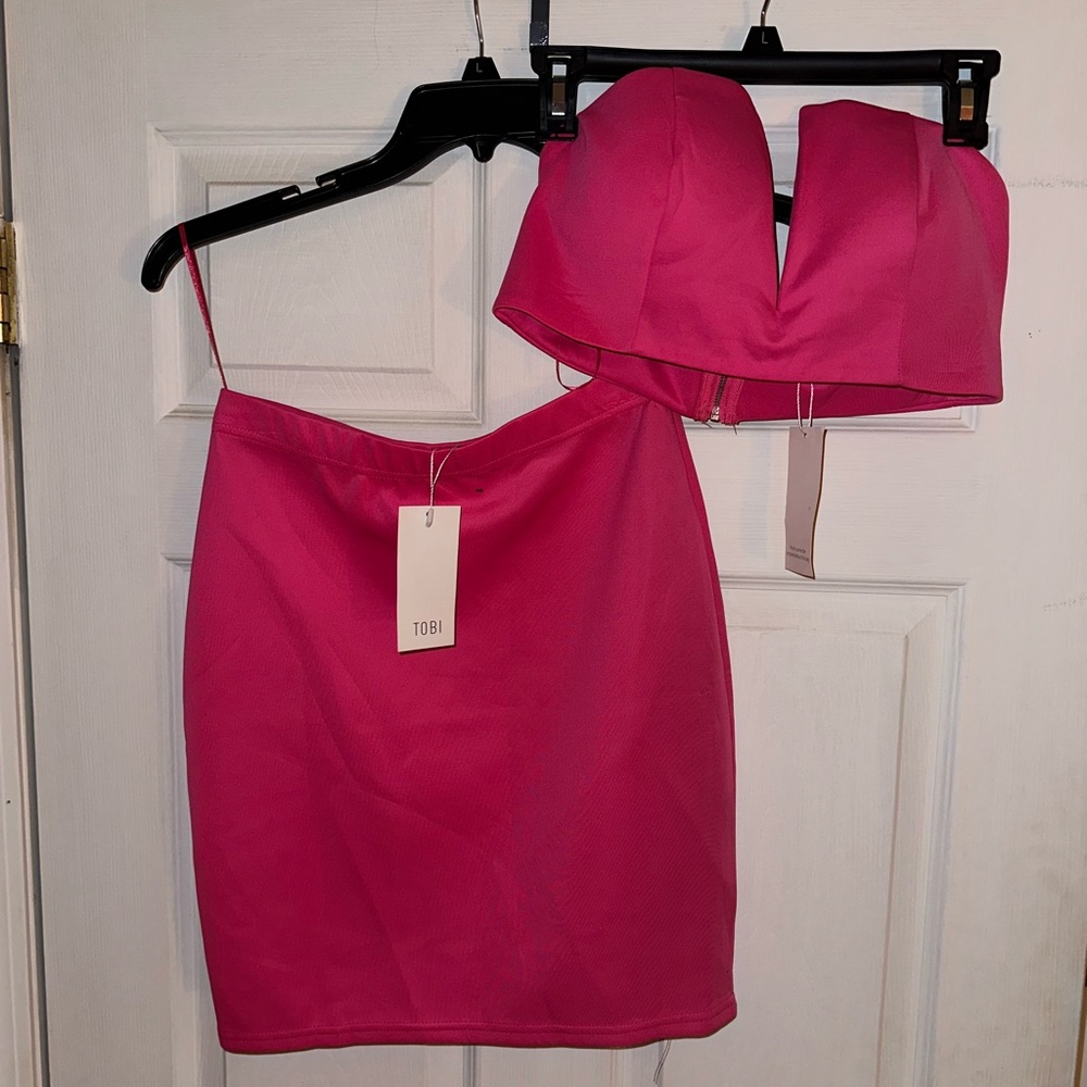 Never worn Barbie pink two piece set. 💓